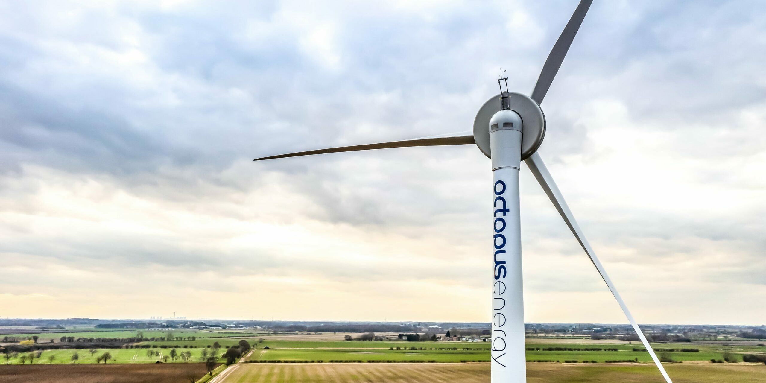 61b9e99f55a43b6d4e39867d_octopus-energy_windturbine4